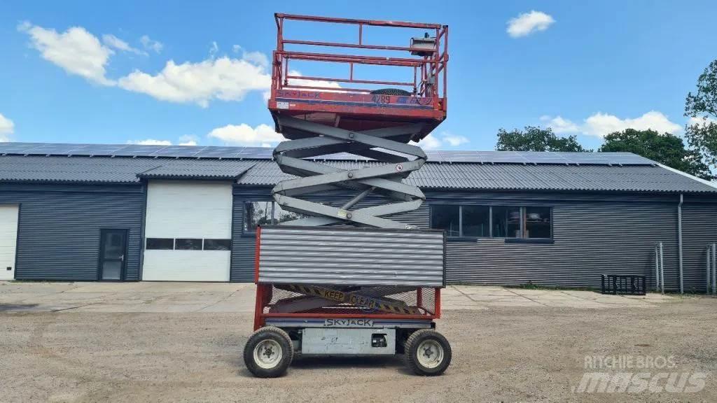 SkyJack 6832 Käärtõstukid
