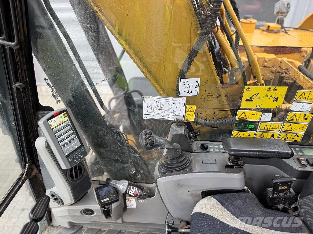 CAT 318 E L Roomikekskavaatorid