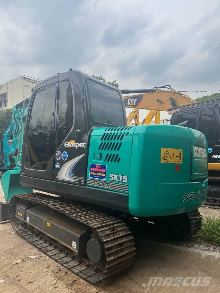Kobelco SK 75 Väikeekskavaatorid 7t-12t