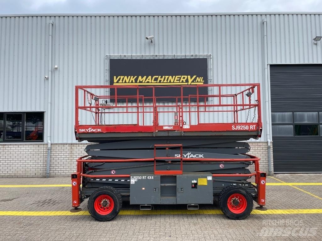 SkyJack SJ 9250 RT Käärtõstukid
