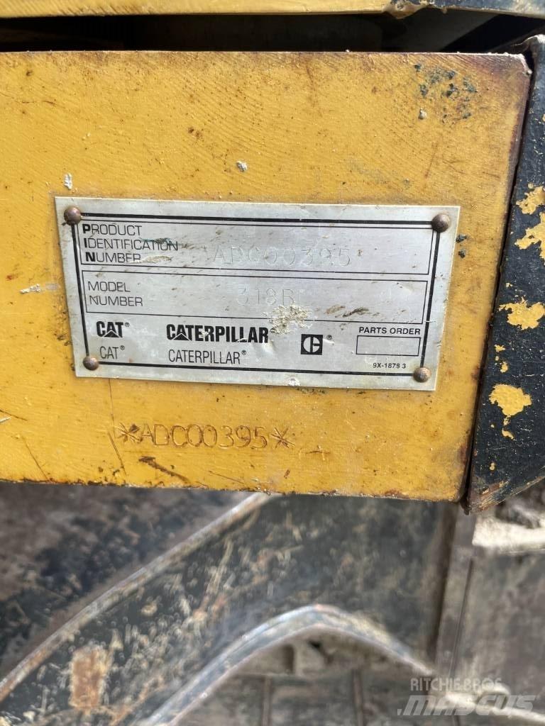 CAT 318 B L Roomikekskavaatorid
