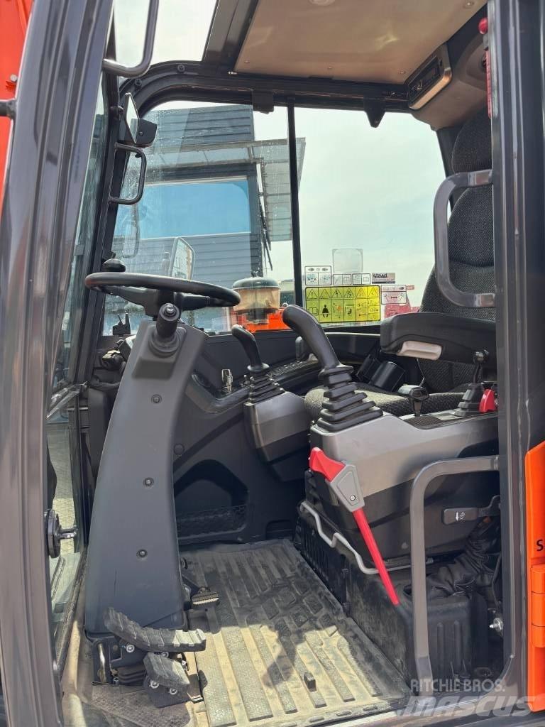 Doosan DX 57 Ratasekskavaatorid