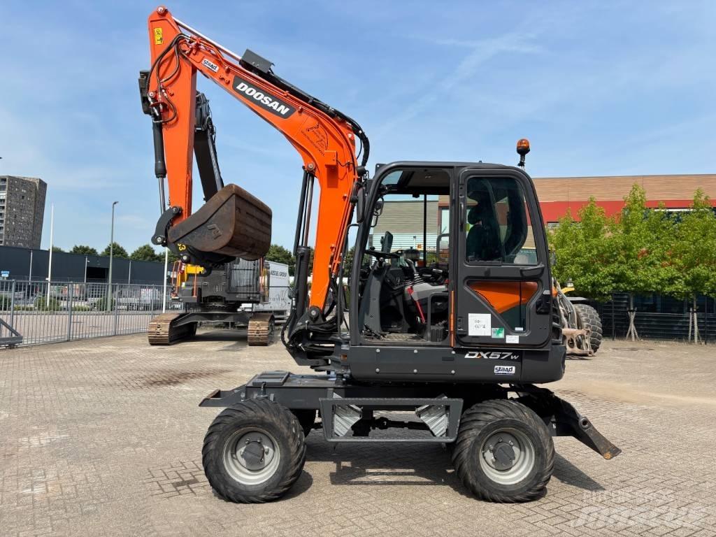 Doosan DX 57 Ratasekskavaatorid