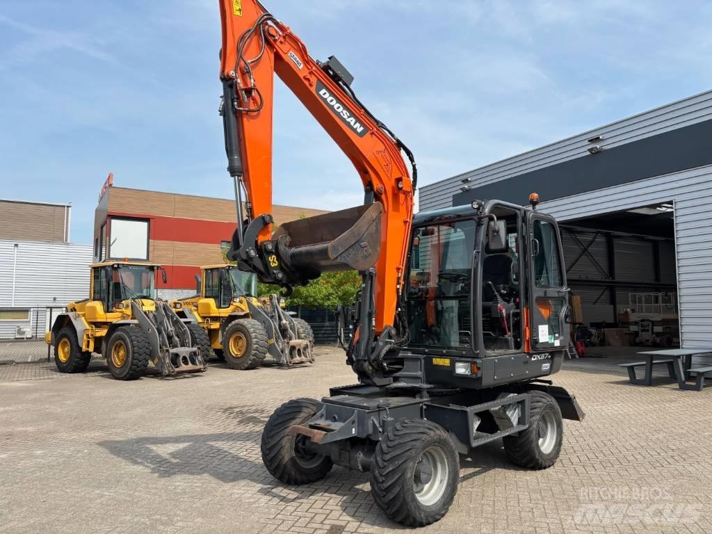 Doosan DX 57 Ratasekskavaatorid