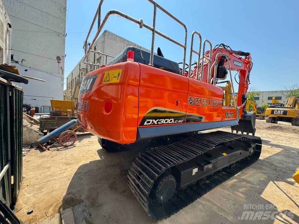 Doosan DX 300 LC-9S Roomikekskavaatorid