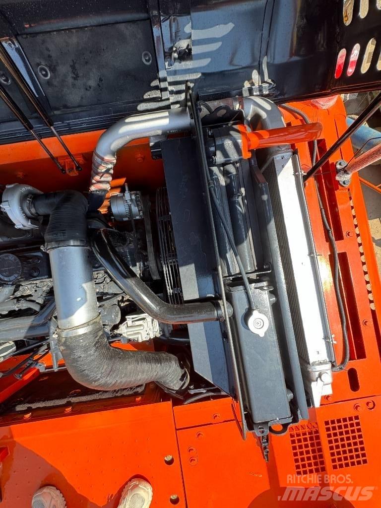 Doosan DX 300 LC-9S Roomikekskavaatorid