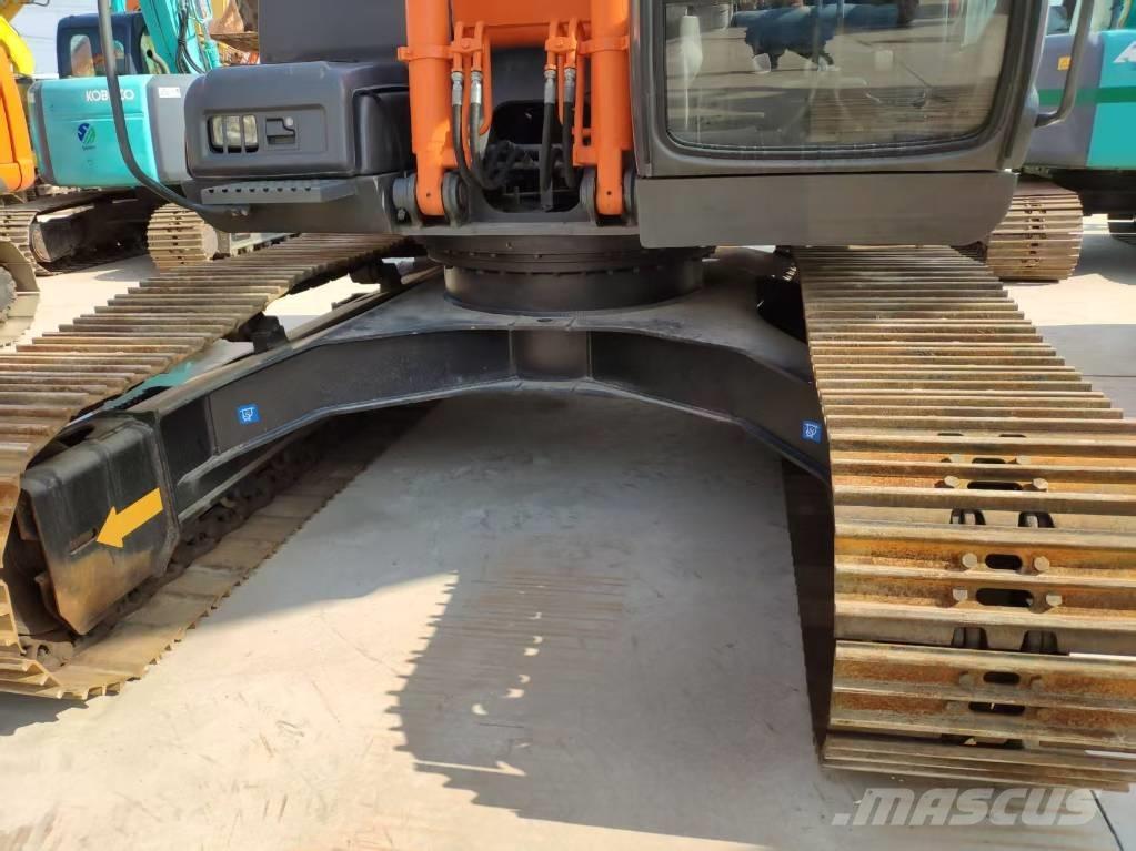 Hitachi Zaxis 210 Roomikekskavaatorid