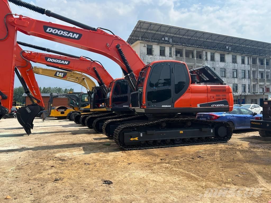 Doosan DX 225 LC Roomikekskavaatorid