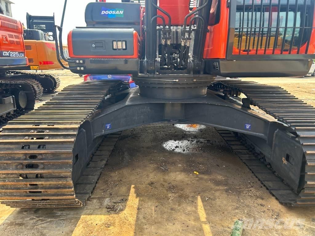 Doosan DX 225 LC Roomikekskavaatorid