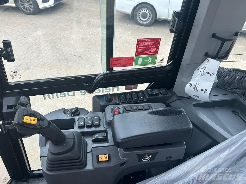 CAT 906 Rataslaadurid