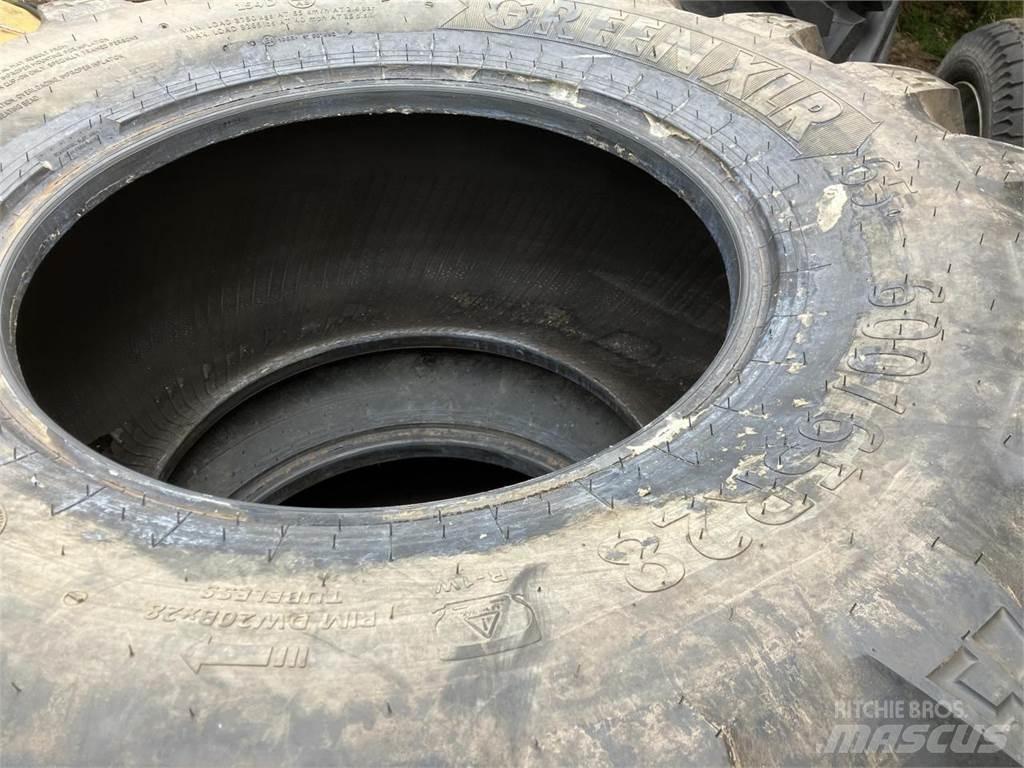 BKT 600/65R28 Rehvid, rattad ja veljed