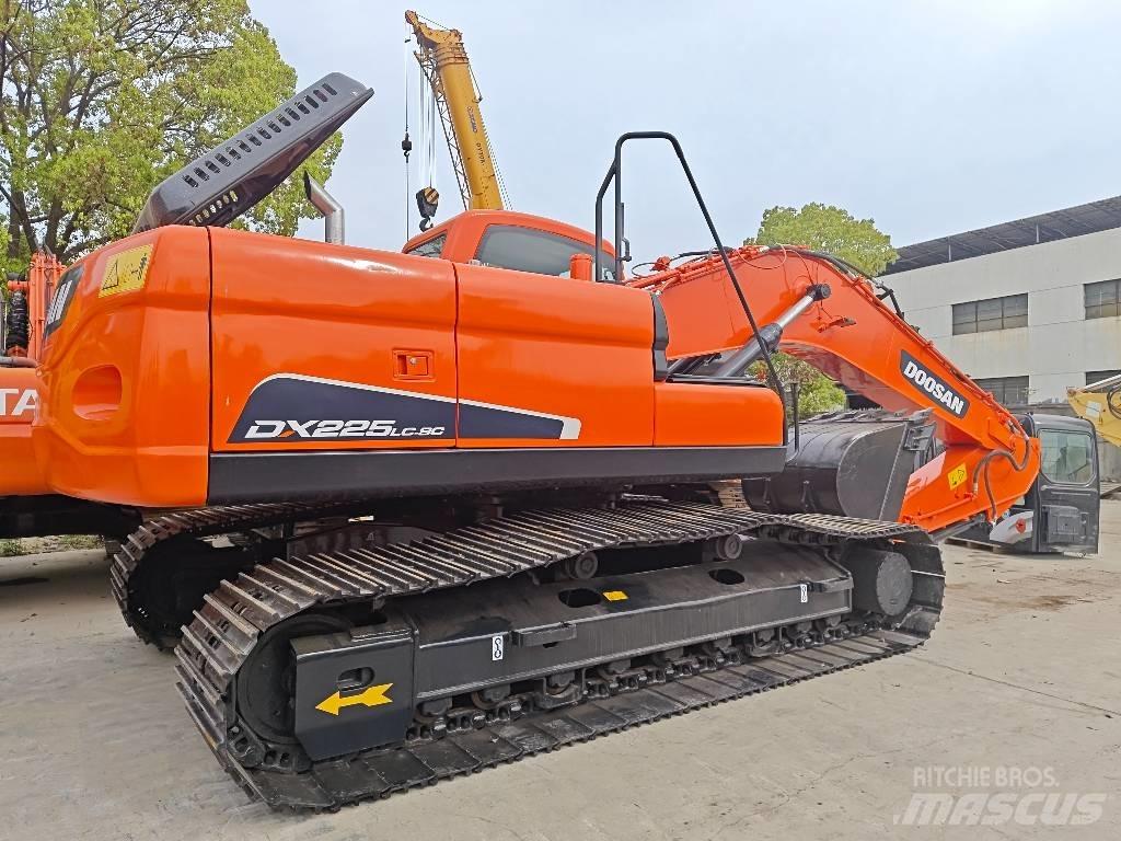 Doosan DX 225 LC-9 Roomikekskavaatorid
