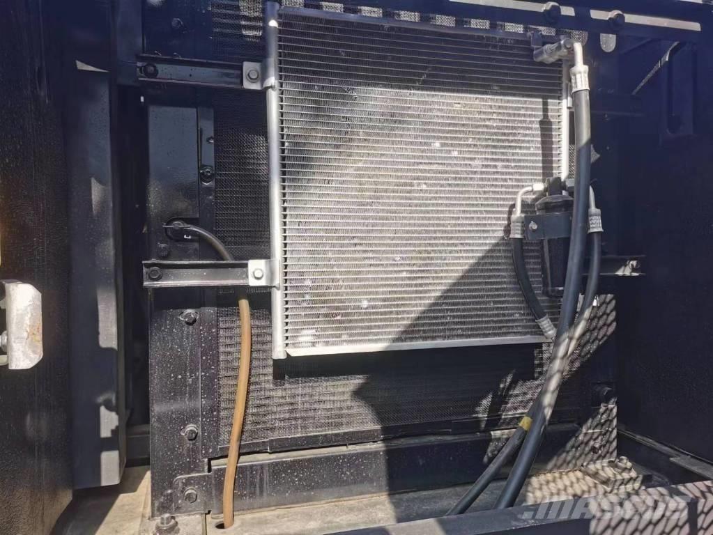 Volvo EC 210 B LC Roomikekskavaatorid