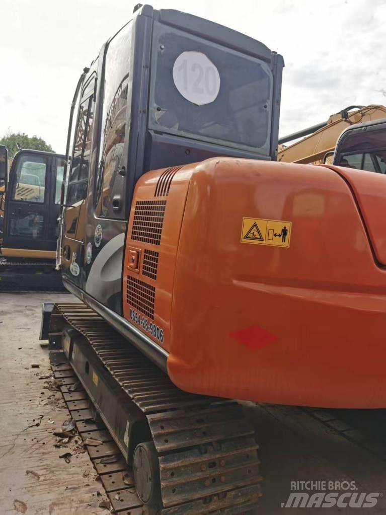 Hitachi ZX 70 Väikeekskavaatorid 7t-12t