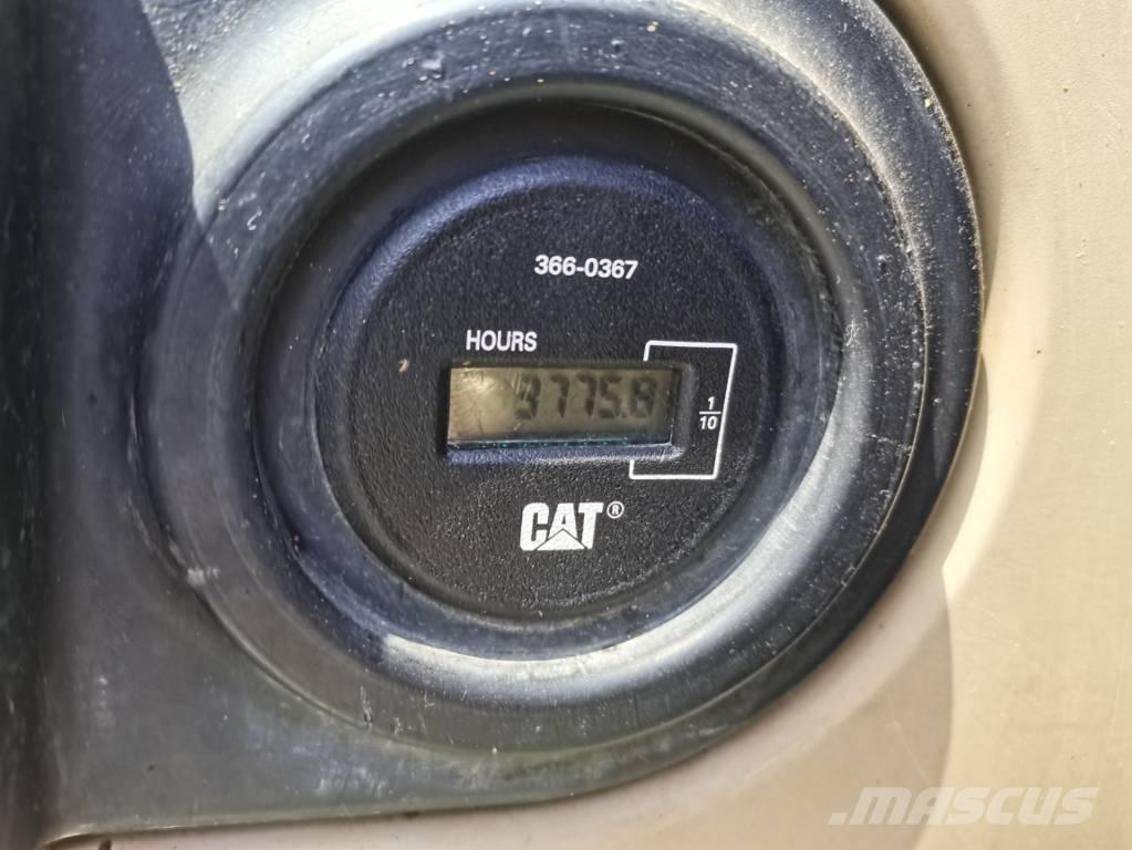 CAT 320 C L Roomikekskavaatorid