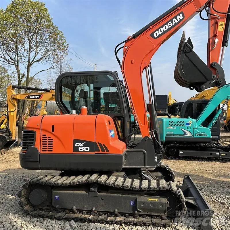 Doosan DX 60 Roomikekskavaatorid