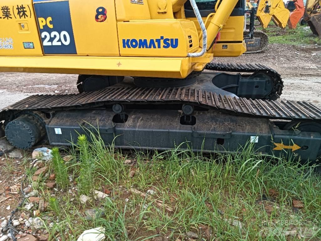 Komatsu PC 220-8 Roomikekskavaatorid
