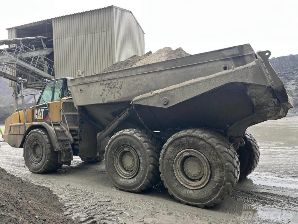 CAT 730 C Liigendraamiga pinnaseveokid