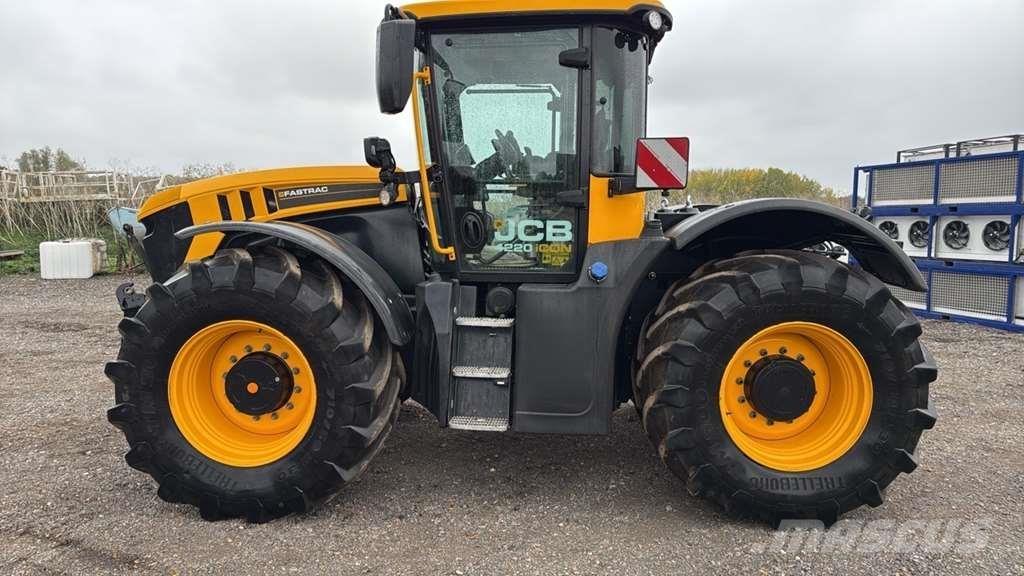 JCB Fastrac 4220 Traktorid