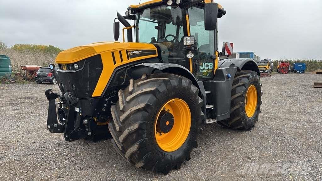 JCB Fastrac 4220 Traktorid