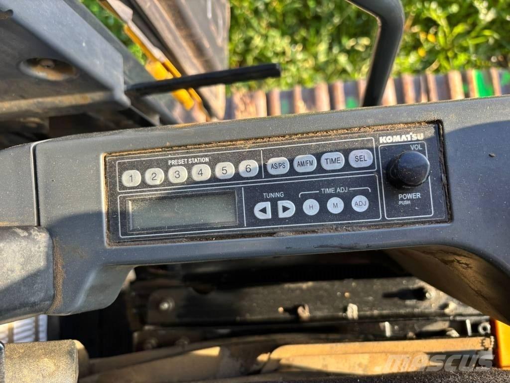 Komatsu PC 210 LC-8 Roomikekskavaatorid
