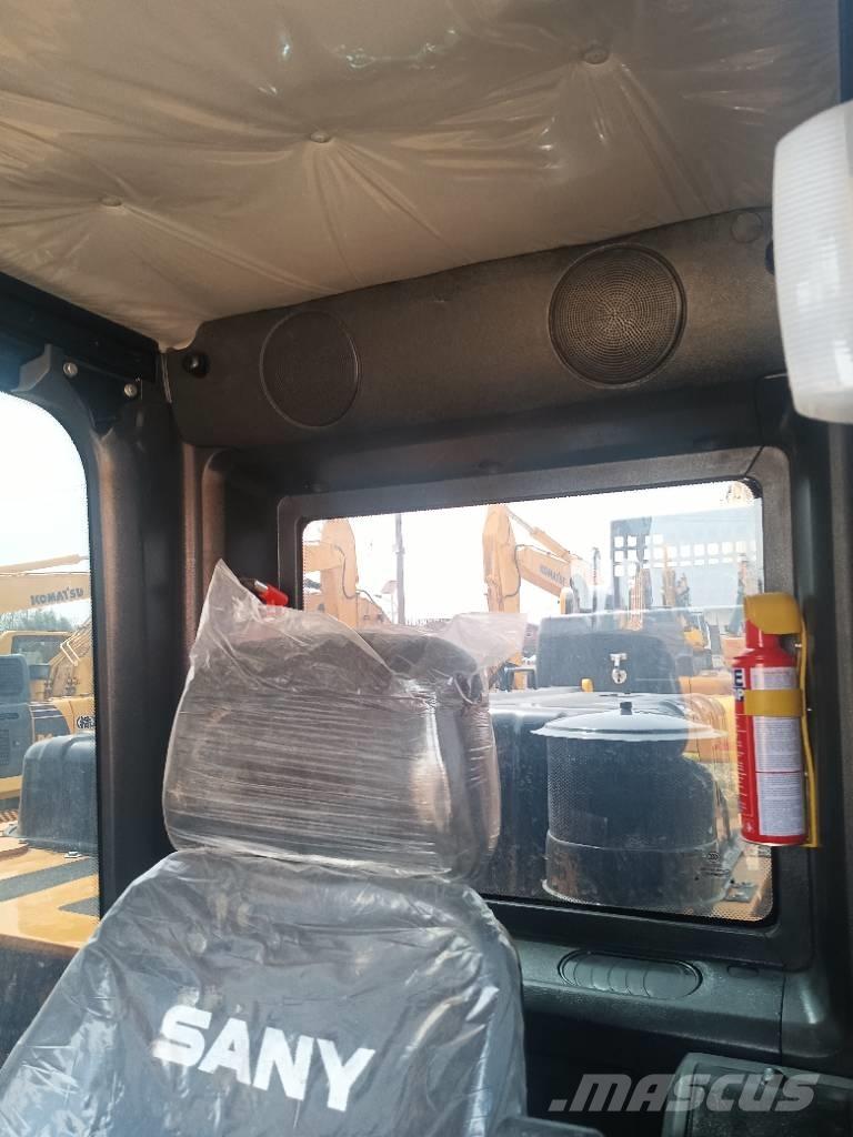 Sany SY 215 C Roomikekskavaatorid