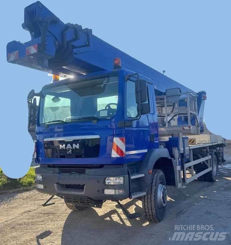 MAN TGM X Auto korvtõstukid