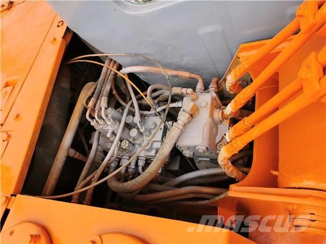 Hitachi EX60 Roomikekskavaatorid