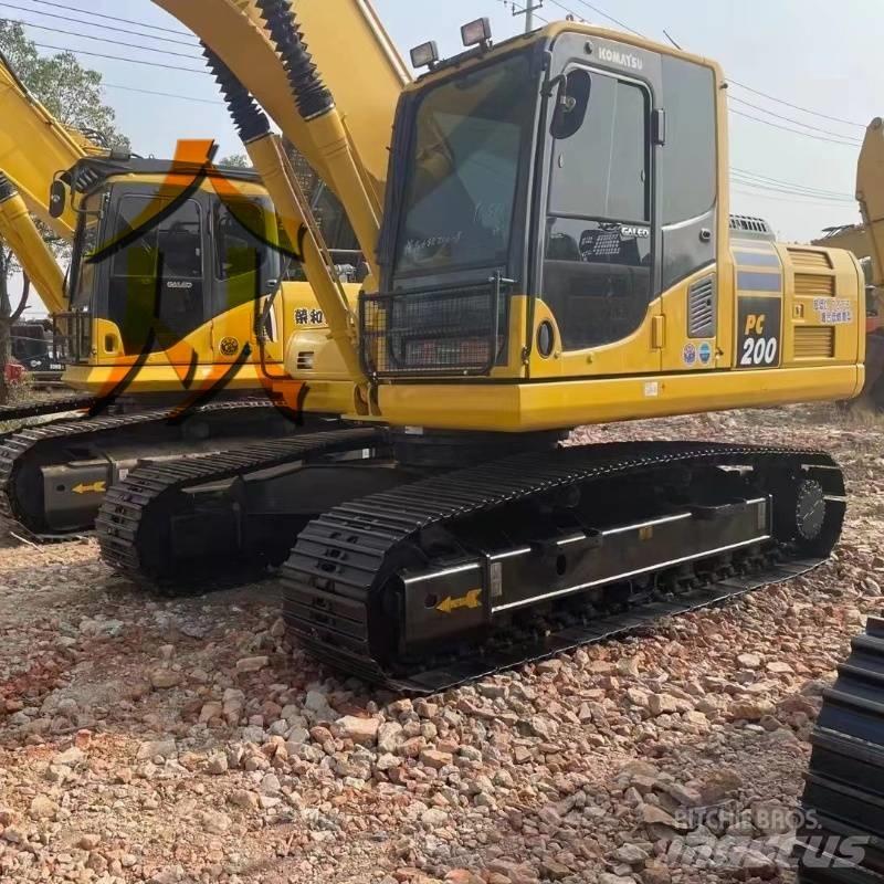 Komatsu PC 200 Roomikekskavaatorid