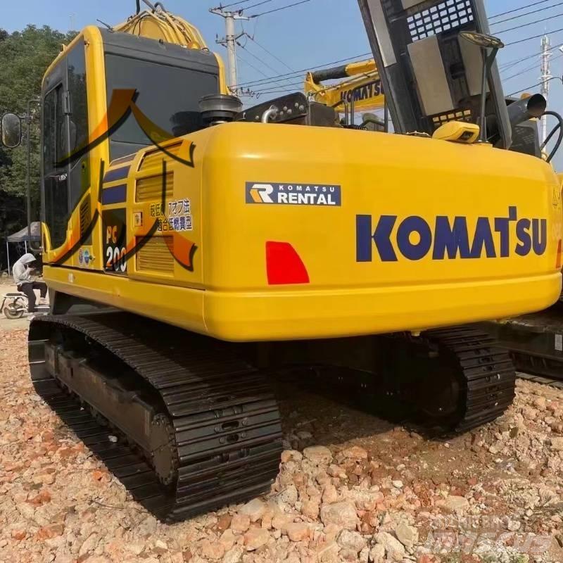 Komatsu PC 200 Roomikekskavaatorid