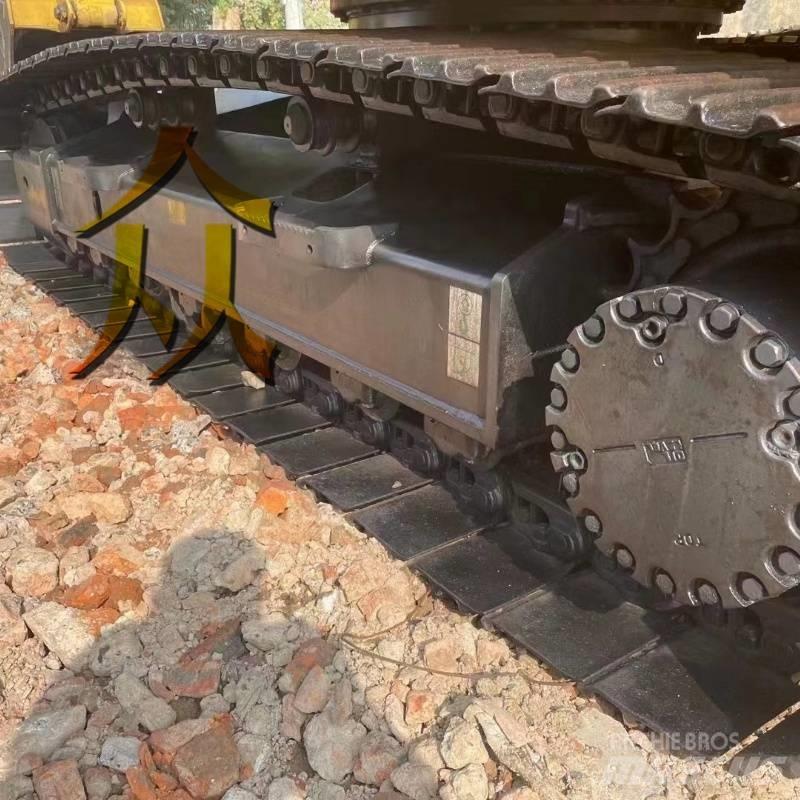 Komatsu PC 200 Roomikekskavaatorid