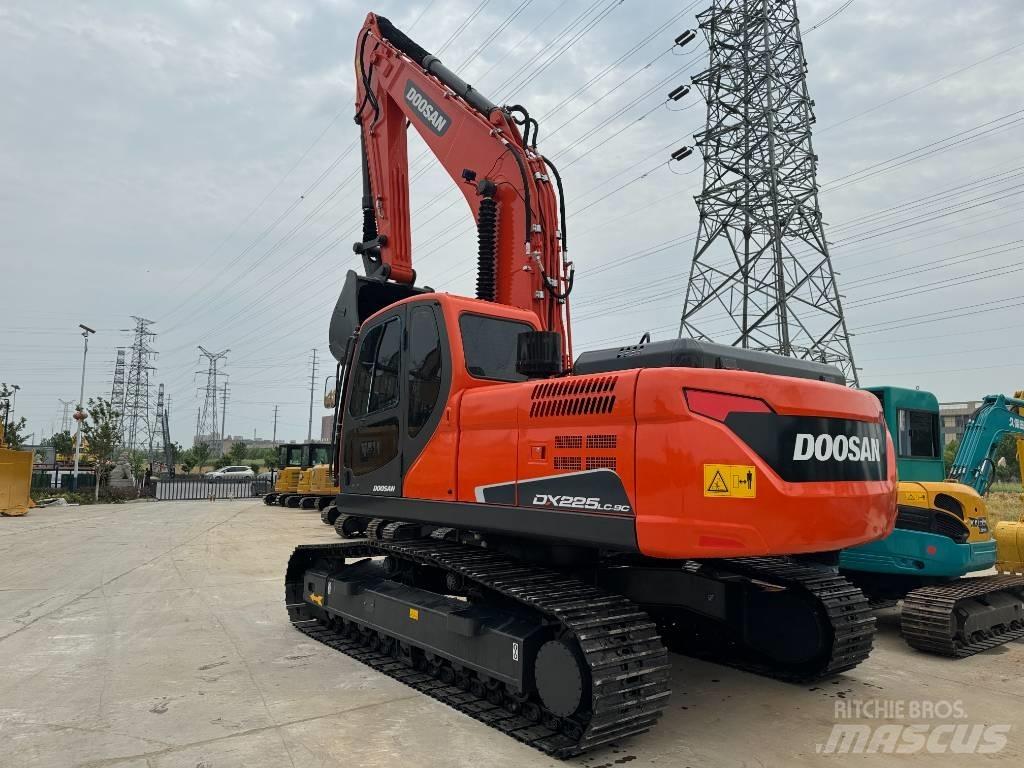 Doosan DX 225 LC-9C Roomikekskavaatorid