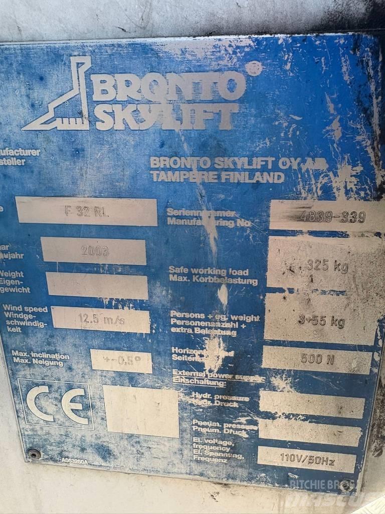 Bronto F32 RL Auto korvtõstukid