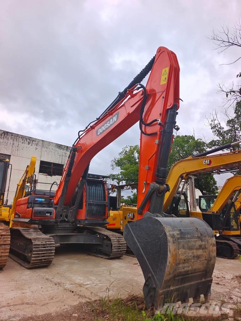 Doosan DX 300LC-9C Roomikekskavaatorid
