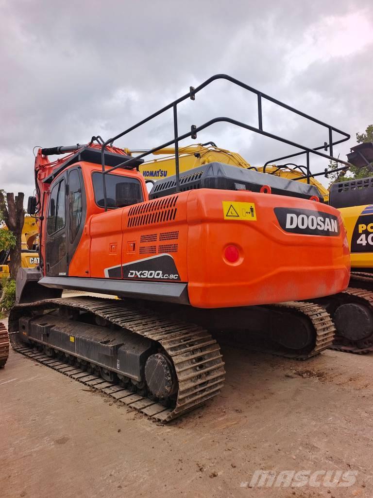 Doosan DX 300LC-9C Roomikekskavaatorid