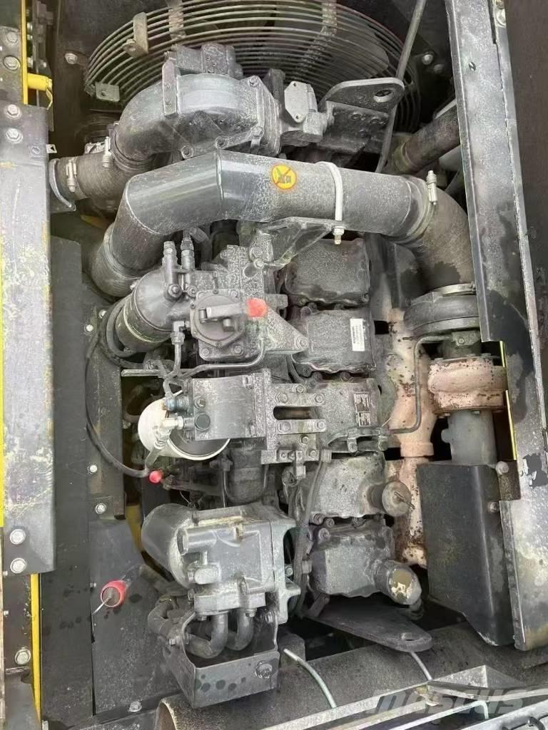 Komatsu 400-8 Roomikekskavaatorid