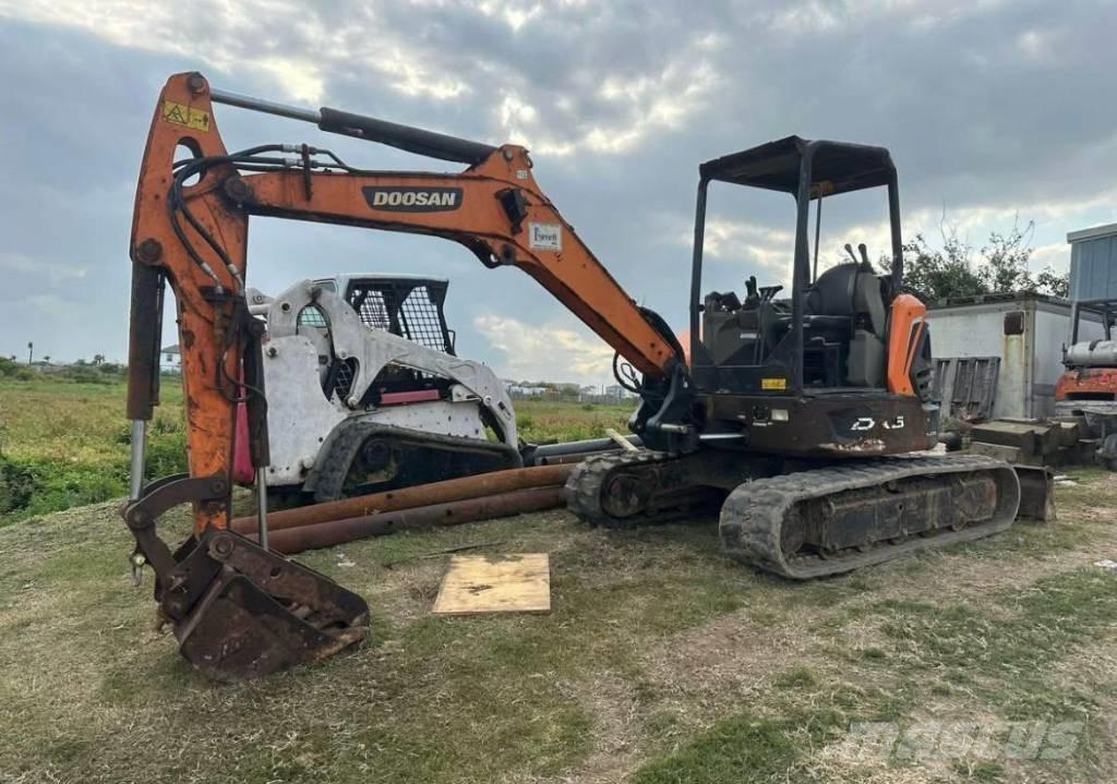 Doosan DX50 Roomikekskavaatorid