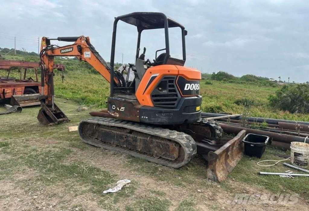 Doosan DX50 Roomikekskavaatorid