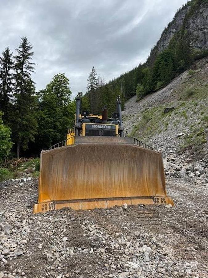 Komatsu D375A-8 Buldooserid