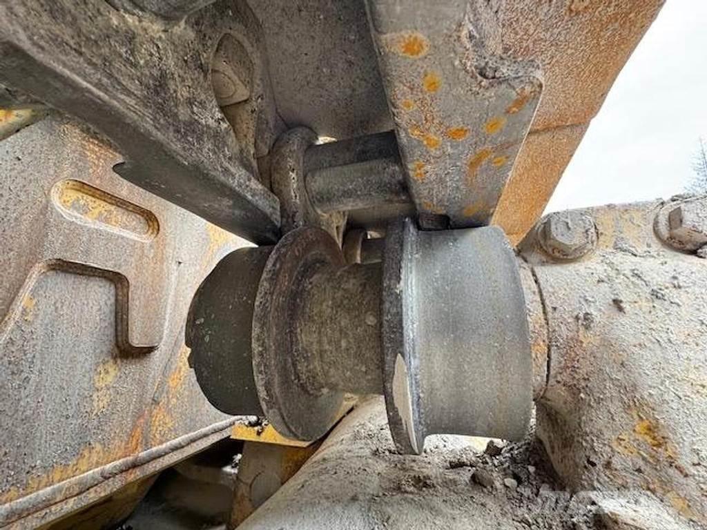 Komatsu D375A-8 Buldooserid