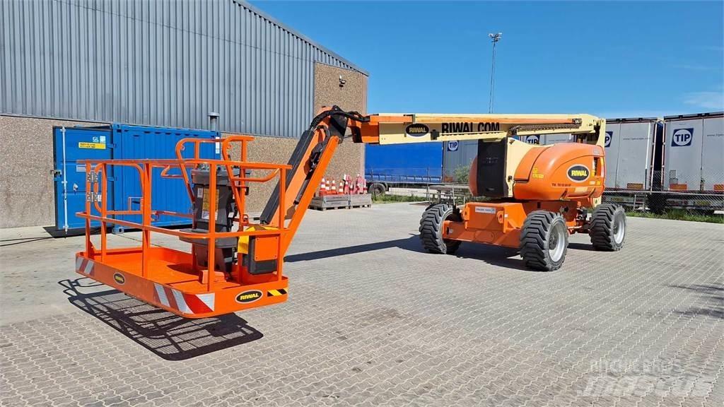 JLG 800AJG Iseliikuvad poomtõstukid