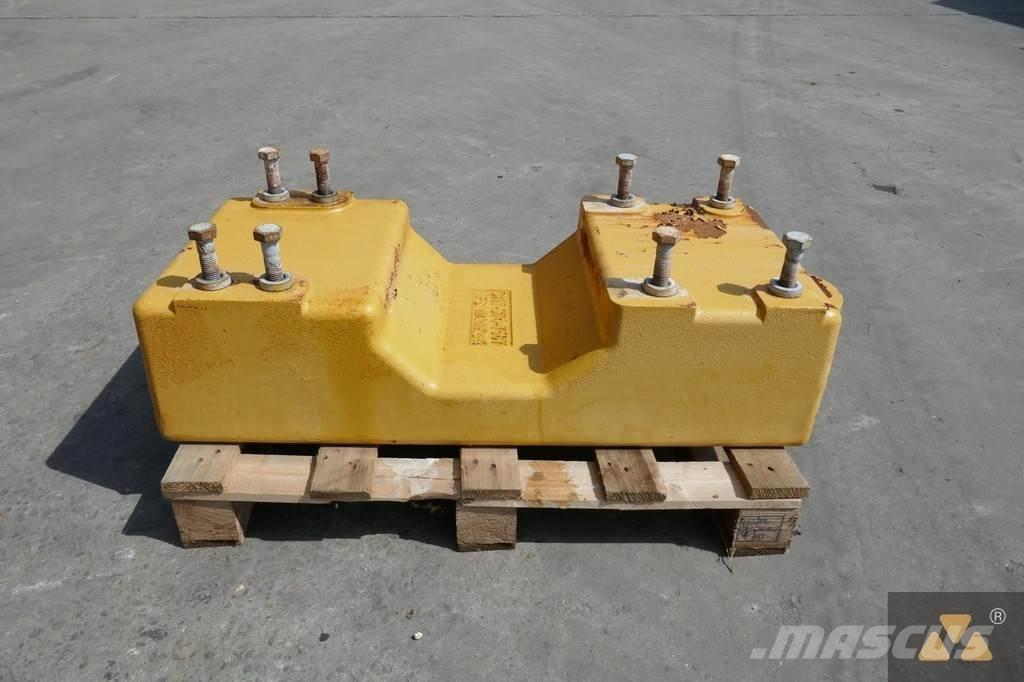 CAT 374-7587 Esiraskused