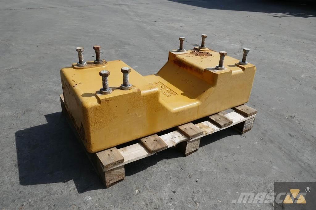 CAT 374-7587 Esiraskused