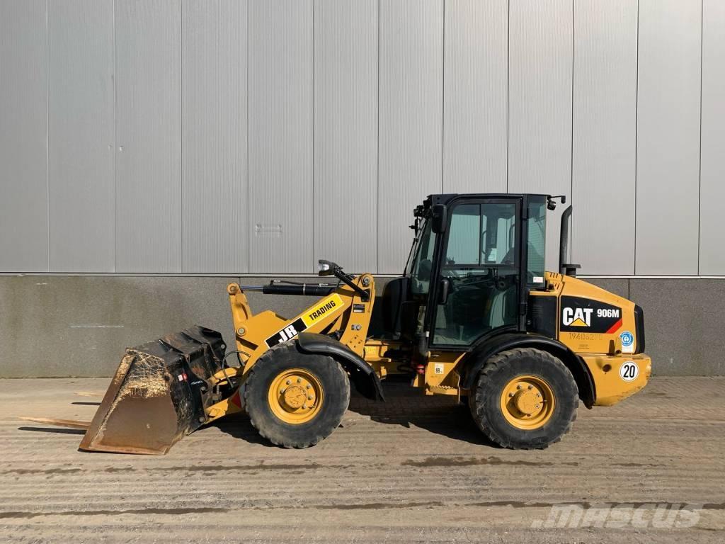 CAT 906 Rataslaadurid