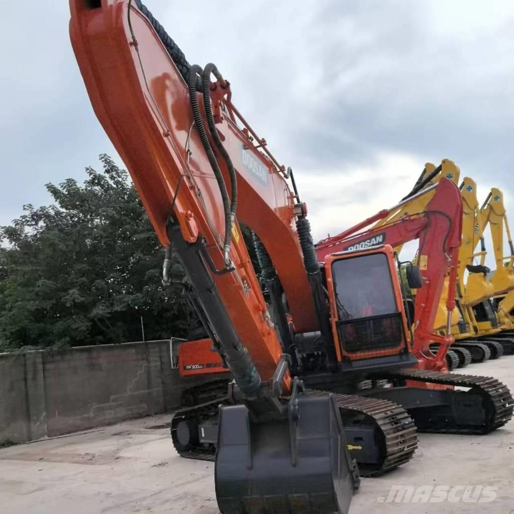Doosan DX 300 Roomikekskavaatorid