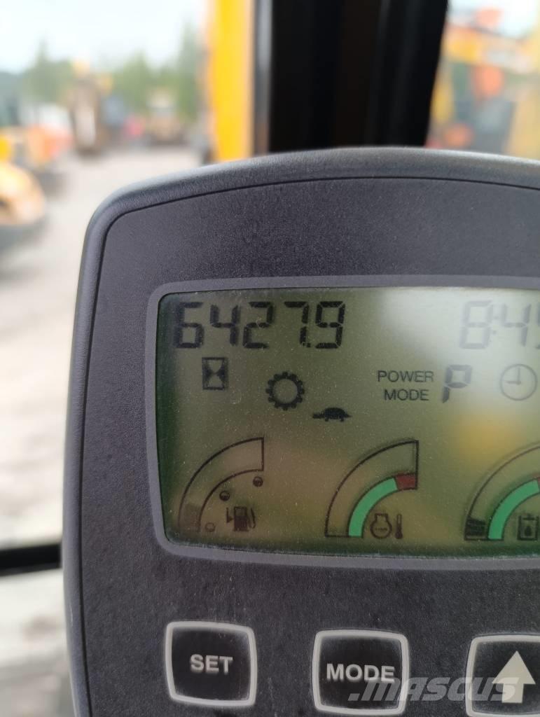 JCB JS 260 LC Roomikekskavaatorid