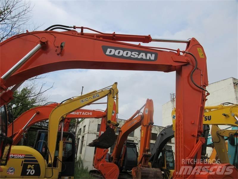Doosan DX 300 LC Roomikekskavaatorid