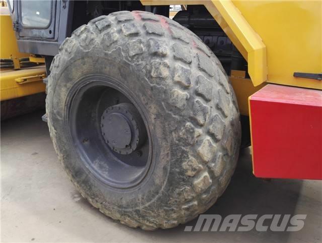 Dynapac CA 30 D Ühe trumliga rullid