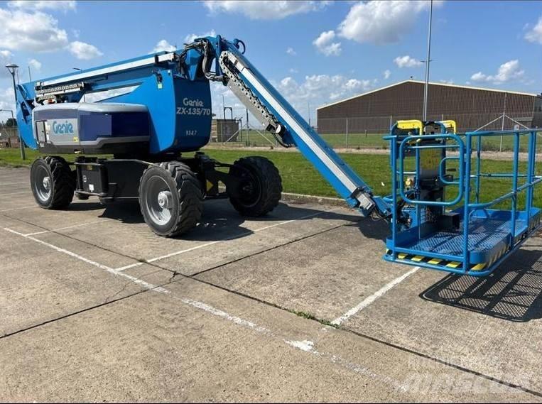 Genie ZX 135/70 Iseliikuvad poomtõstukid