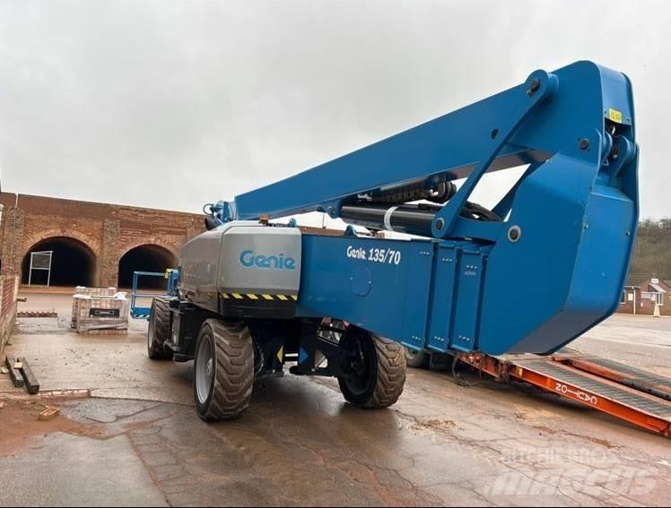 Genie ZX 135/70 Iseliikuvad poomtõstukid